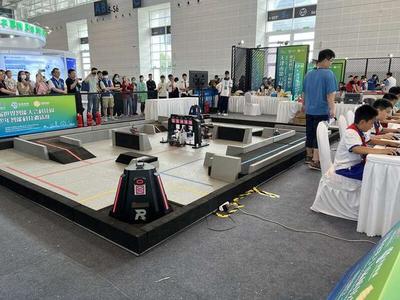 天津科技新星閃耀 青少年機器人競賽現場直擊